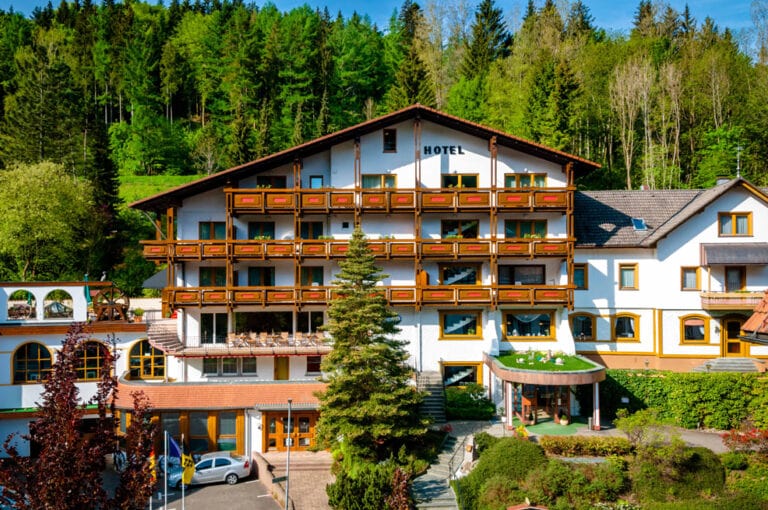 Holzschuh Schwarzwaldhotel exterior