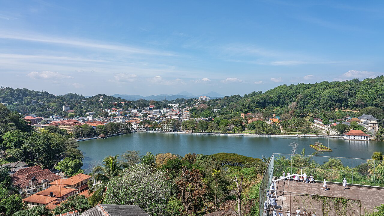 Kandy Lake, city buildings and surrounding green hills